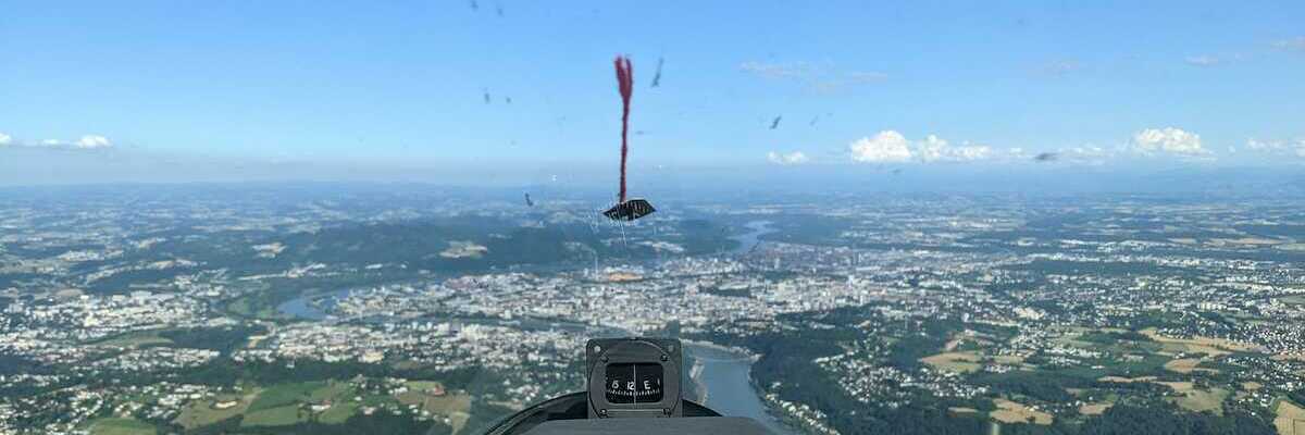 Flugwegposition um 16:25:09: Aufgenommen in der Nähe von Gemeinde Puchenau, Österreich in 1077 Meter